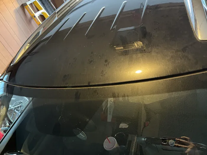 Tenth & Thompson Car Wash Picture 2