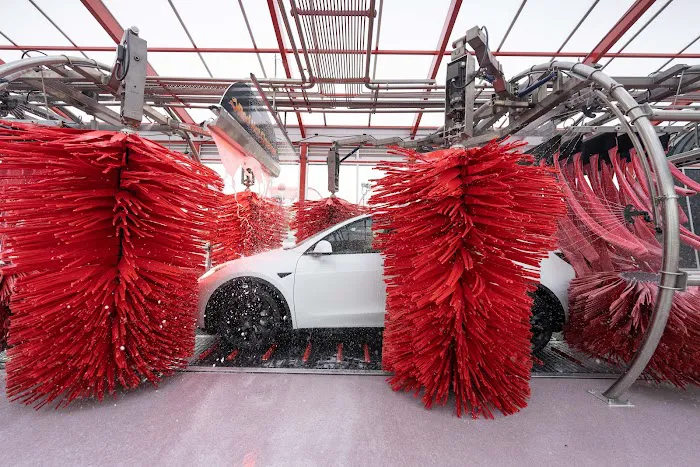 Tommy's Express® Car Wash Picture 9