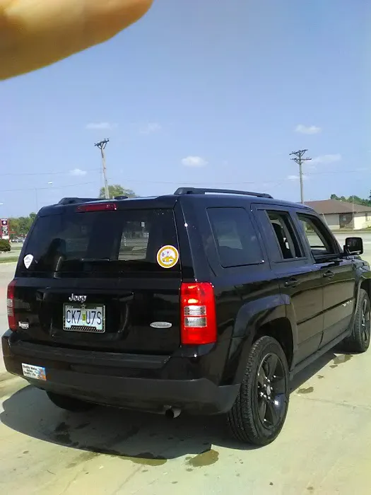 Qwik & Clean Car Wash Picture 1