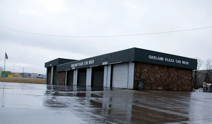 Oakland Plaza Car & Truck Wash Picture 3