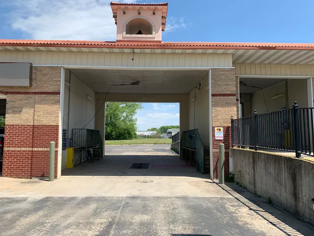 Route B Car Wash Picture 3