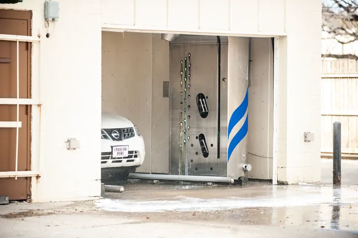 Mr. G's Car Wash Picture 2