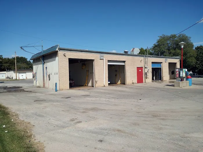 Mr G's West 6th Ave Car Wash Picture 4