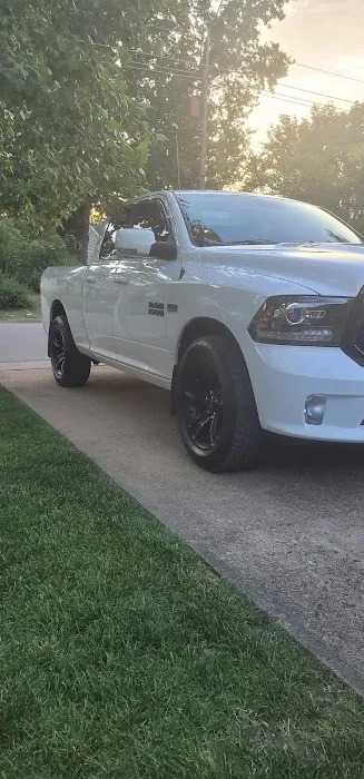 Mr. G's Express Car Wash Picture 9