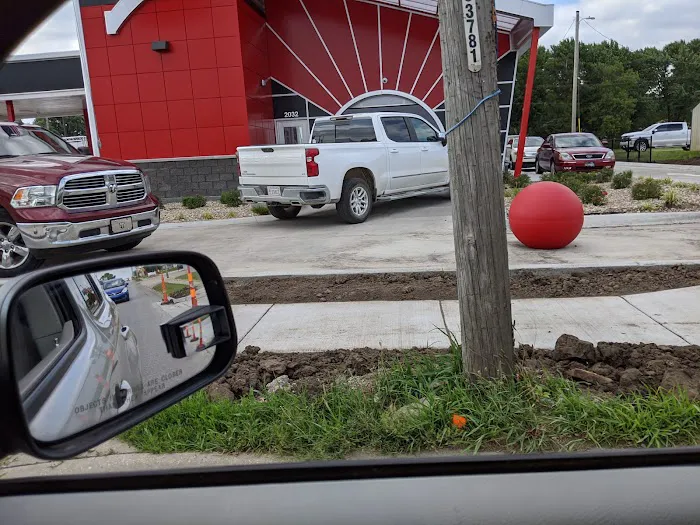 Mr. G's Express Car Wash Picture 3