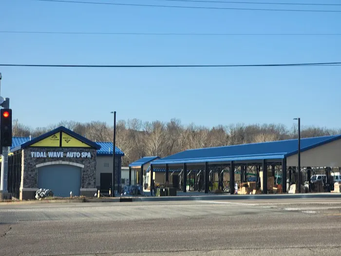 Tidal Wave Auto Spa | Car Wash Picture 2