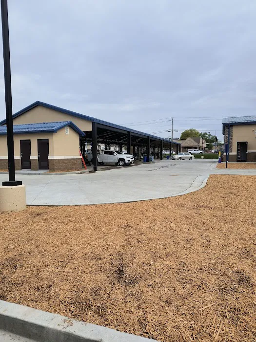 Tidal Wave Auto Spa | Car Wash Picture 3