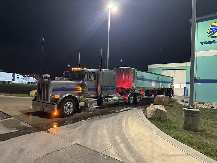 Blue Beacon Truck Wash of Emporia, KS Picture 2