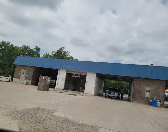 Bob's Car Wash Picture 2