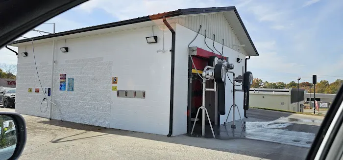 Bob's Car Wash North Picture 2