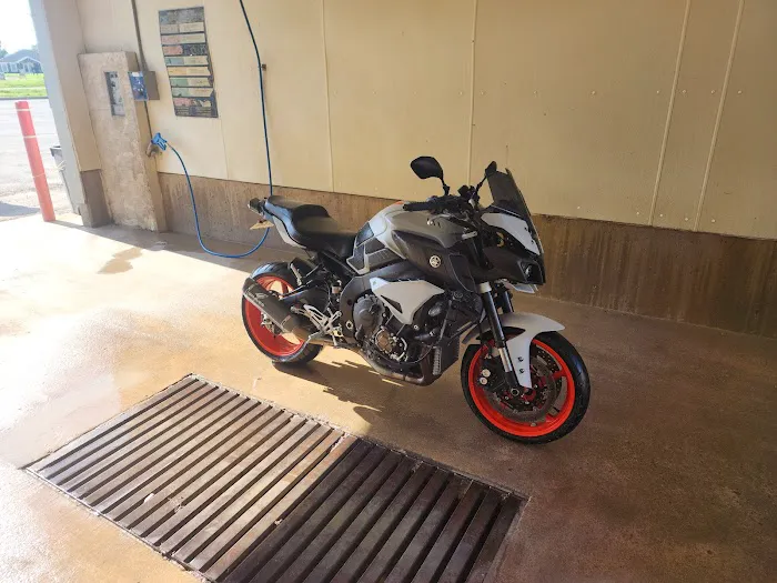 King-Cal Car Wash Picture 1