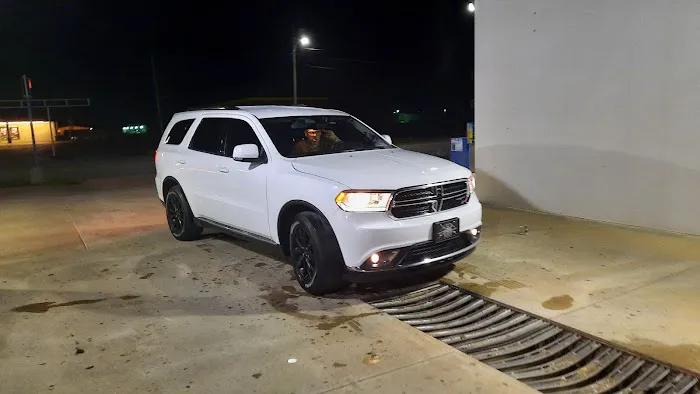 Iola Auto Wash Picture 3