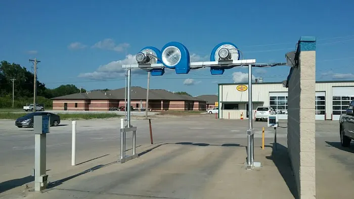 Chanute Auto Wash Picture 2