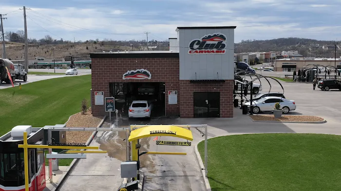 Club Car Wash Picture 3