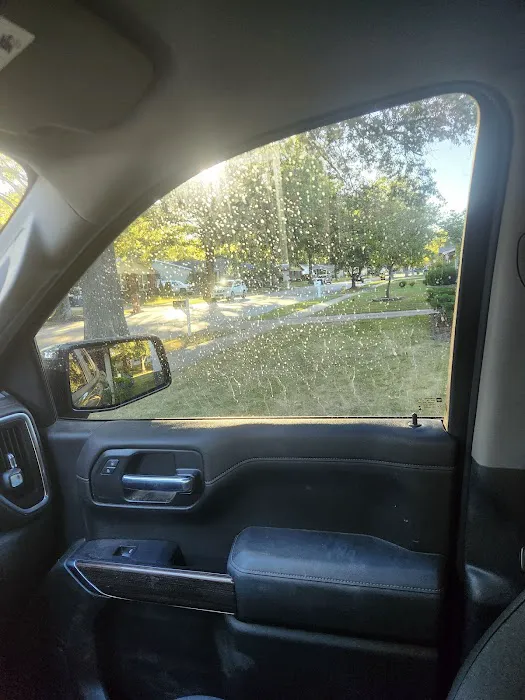 Beacon Fifth Street Car Wash Picture 2