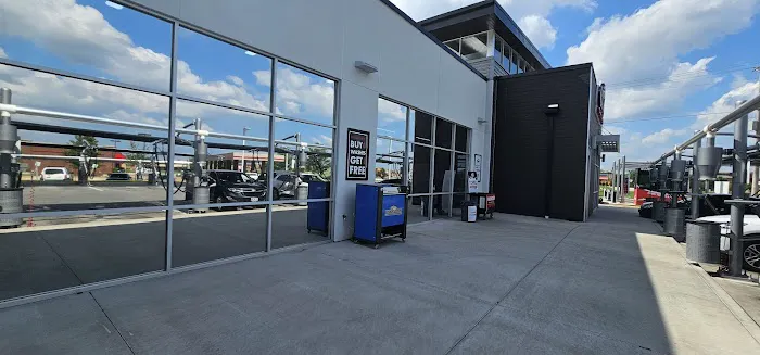 Club Car Wash Picture 6