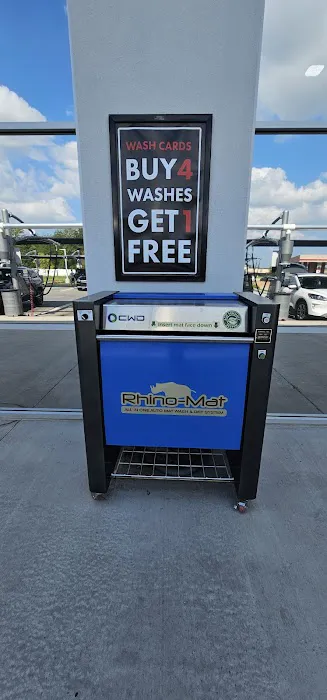 Club Car Wash Picture 7