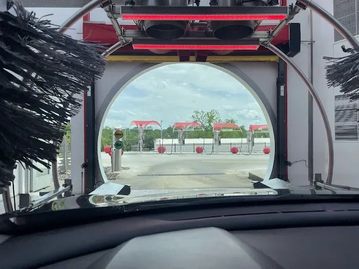 Tommy's Express® Car Wash Picture 5