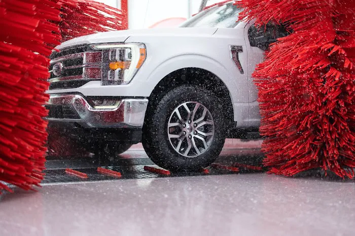 Tommy's Express® Car Wash Picture 6