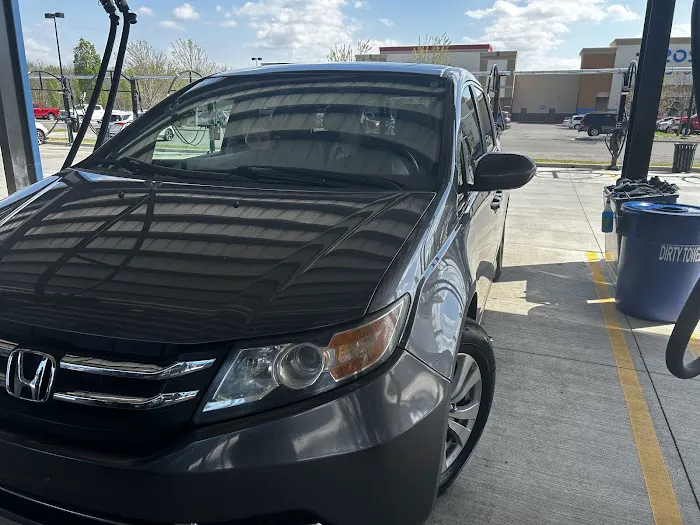 Tidal Wave Auto Spa | Car Wash Picture 7