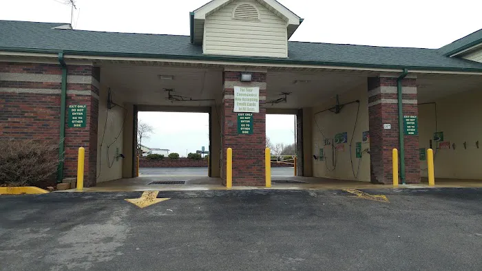 H & H Car Wash Picture 3