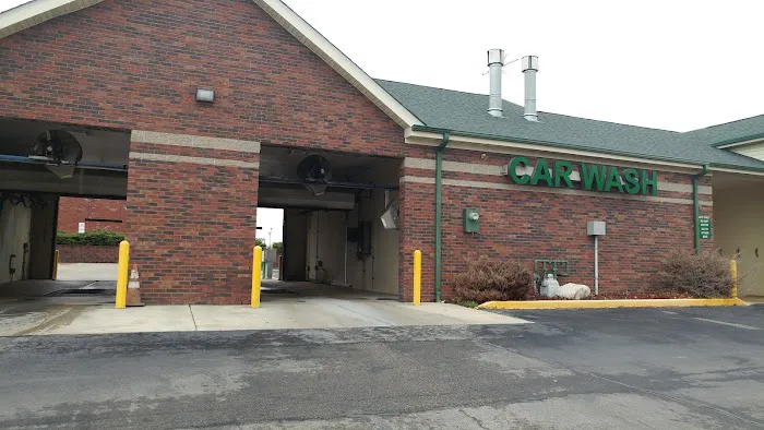 H & H Car Wash Picture 4