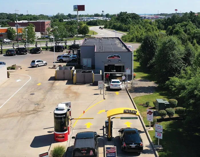 Club Car Wash Picture 3