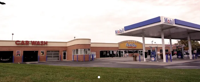 Country Club Car Wash Picture 3