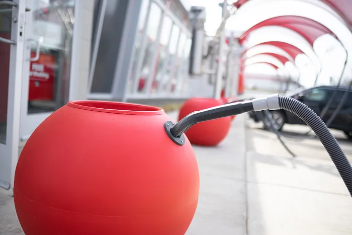 Tommy's Express® Car Wash Picture 8