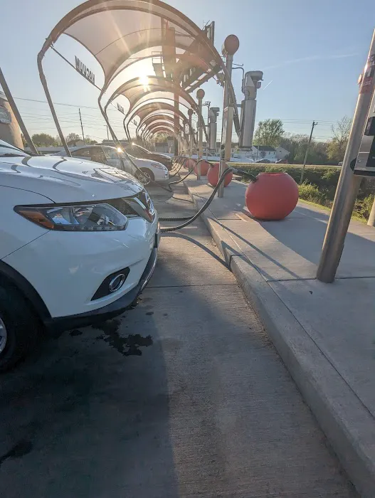 Tommy's Express® Car Wash Picture 9