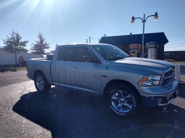 Frontier Car Wash Picture 4