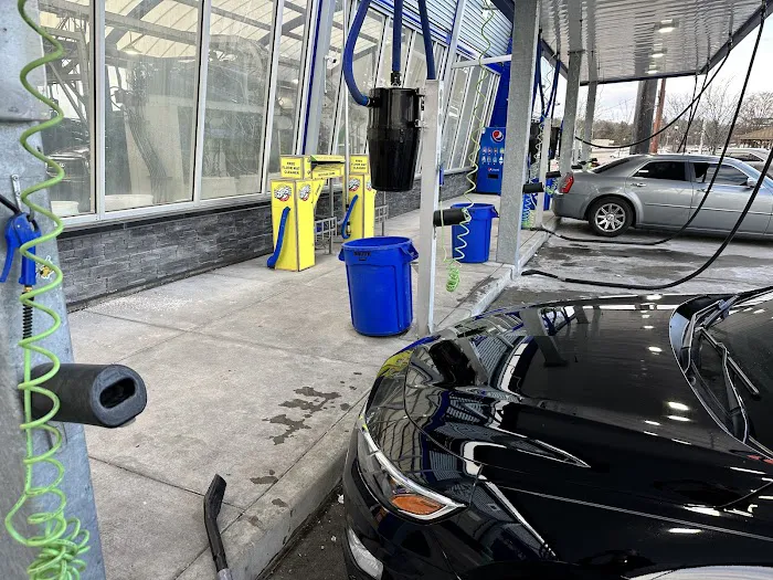 Zips Car Wash Picture 6