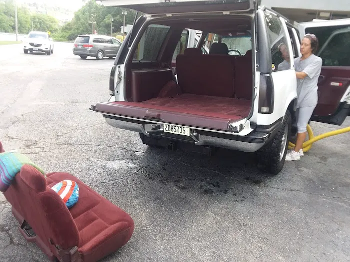 Classic Car Wash Picture 7