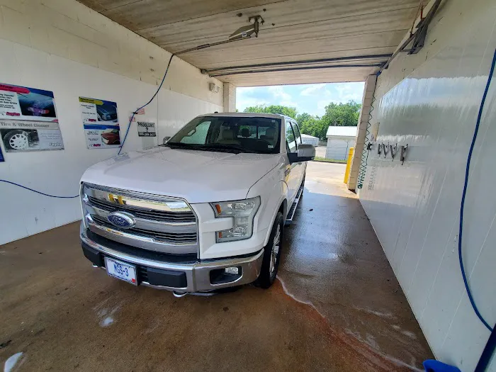 Pevely Car Wash Picture 4
