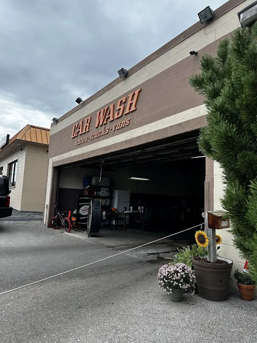 Crystal City Car Wash Picture 1