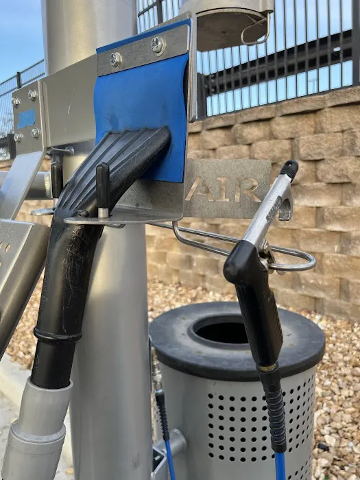 Club Car Wash Picture 8