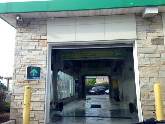 Giant Amoco Car wash Picture 1