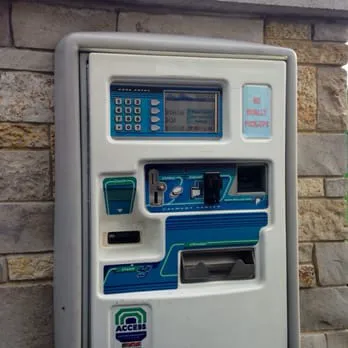 Giant Amoco Car wash Picture 2