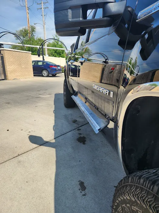 Club Car Wash Picture 4