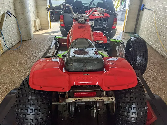 Mid-Town Car Wash Picture 3