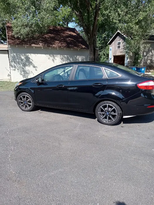Mid-Town Car Wash Picture 4