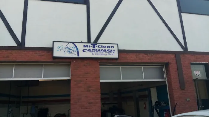 Mi-T-Clean Carwash and Detail Shop Picture 2