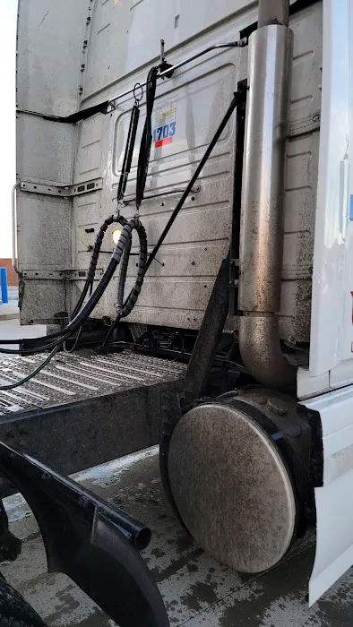 Truck and Fleet Wash of St. Louis Picture 4