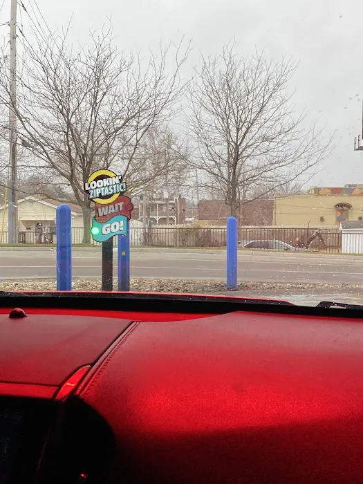 Zips Car Wash Picture 4