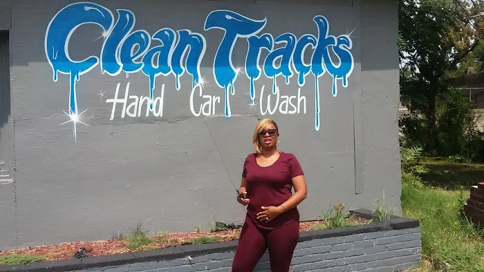 Clean Tracks Hand Carwash Picture 2