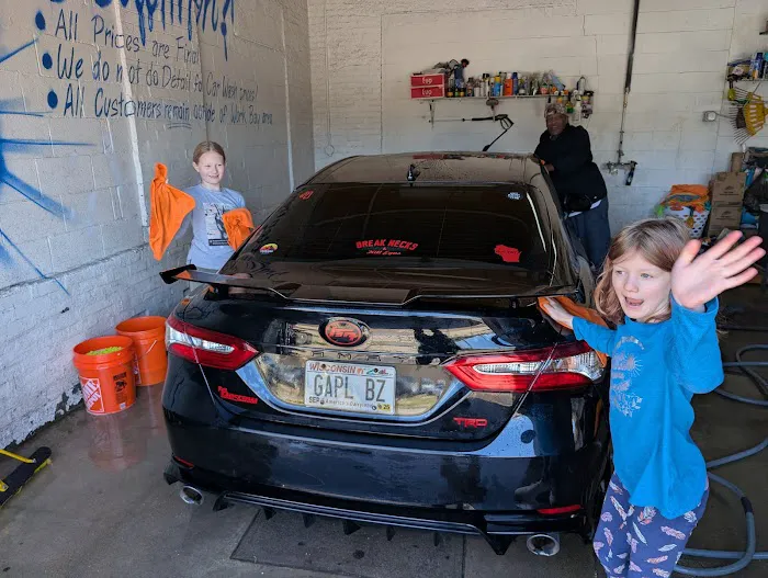 Clean Tracks Hand Carwash Picture 4