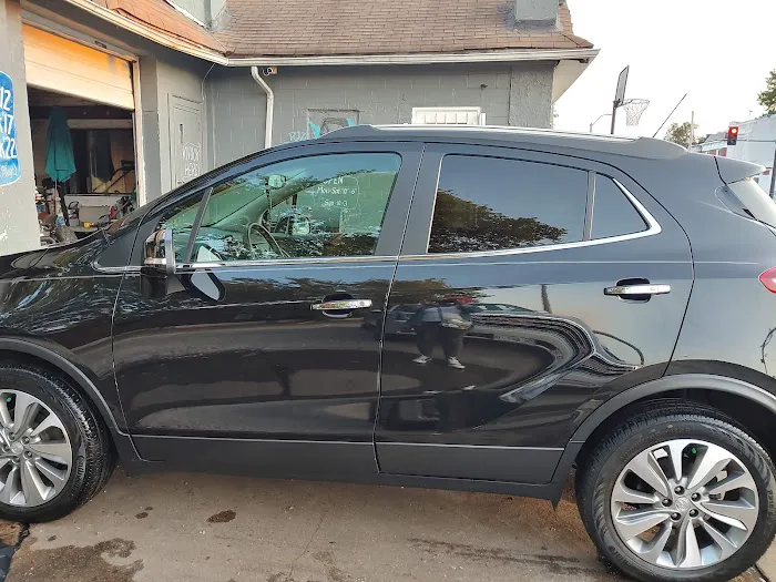 Clean Tracks Hand Carwash Picture 3