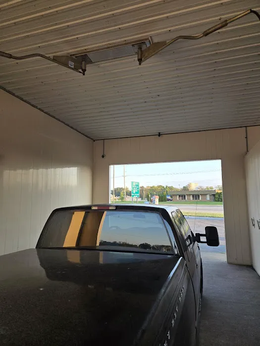 Splish Splash Car Wash Picture 3