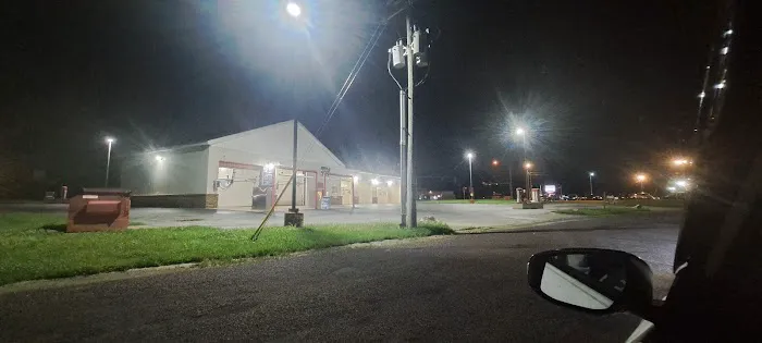 Splish Splash Car Wash Picture 2