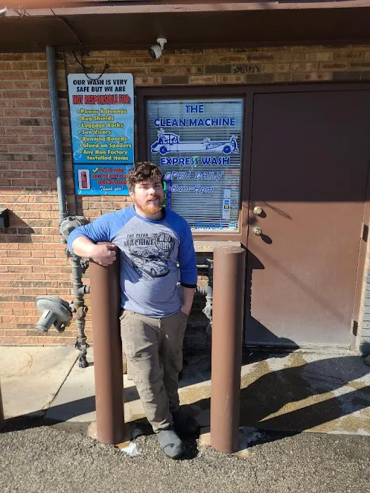 Clean Machine Express Wash Picture 3